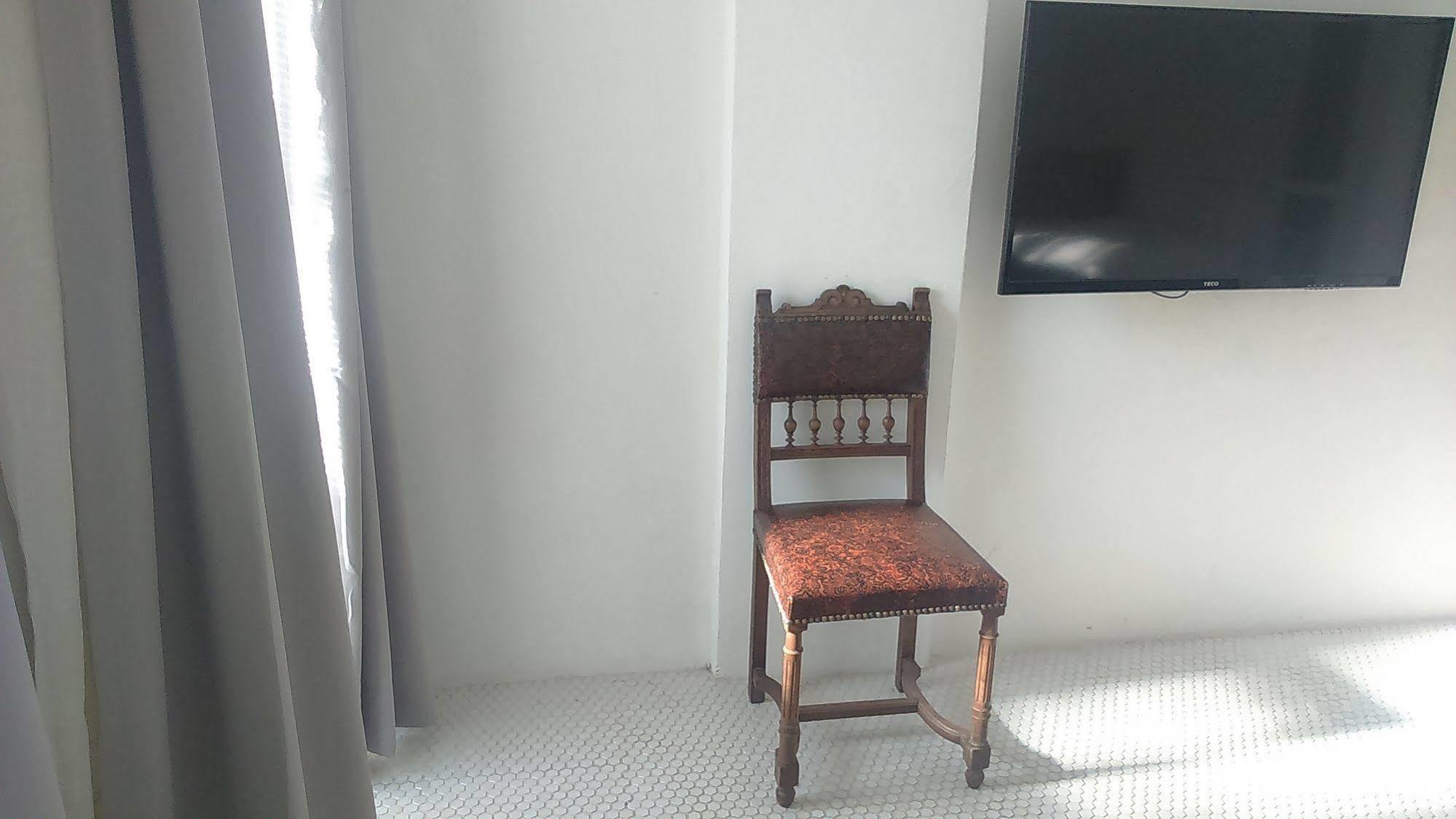 白狗公寓amo B&B市區金三角 東大門夜市 Hualien stad Exteriör bild